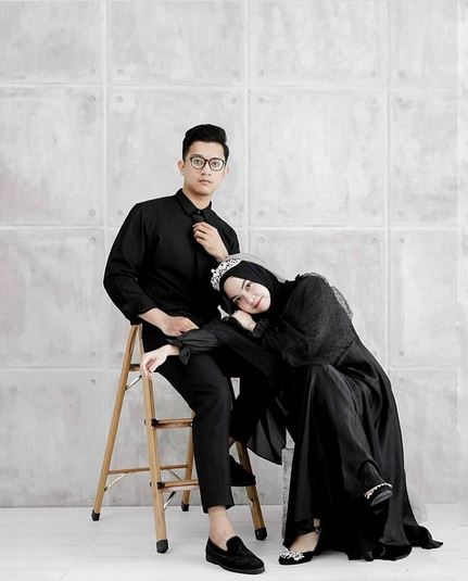 Foto Studio Tema Hitam