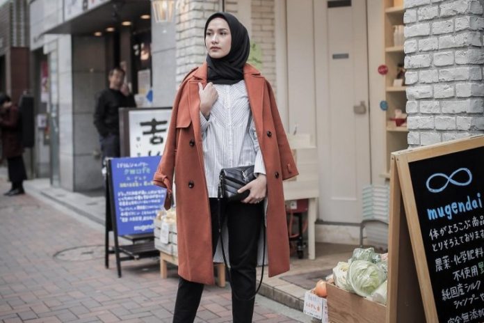 Gaya Foto Aesthetic Hijab Selfie Kekinian