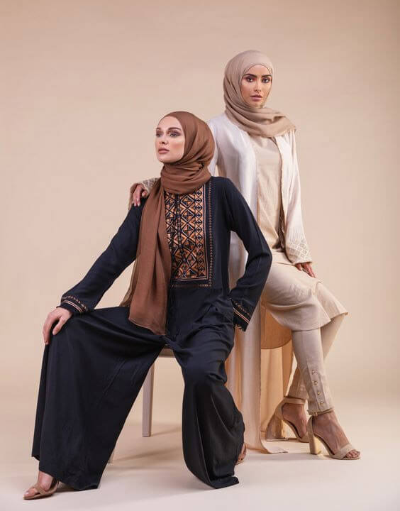 Pose Model Hijab Indoor
