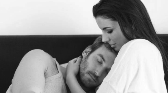 Romantis Inilah Posisi Tidur Untuk Pasangan Halal